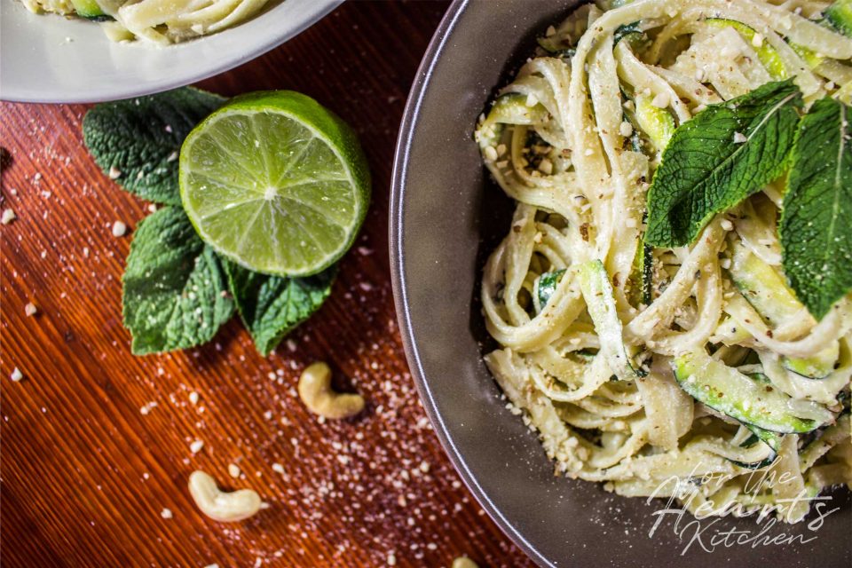 Cremige Limetten-Minz Zucchini Pasta