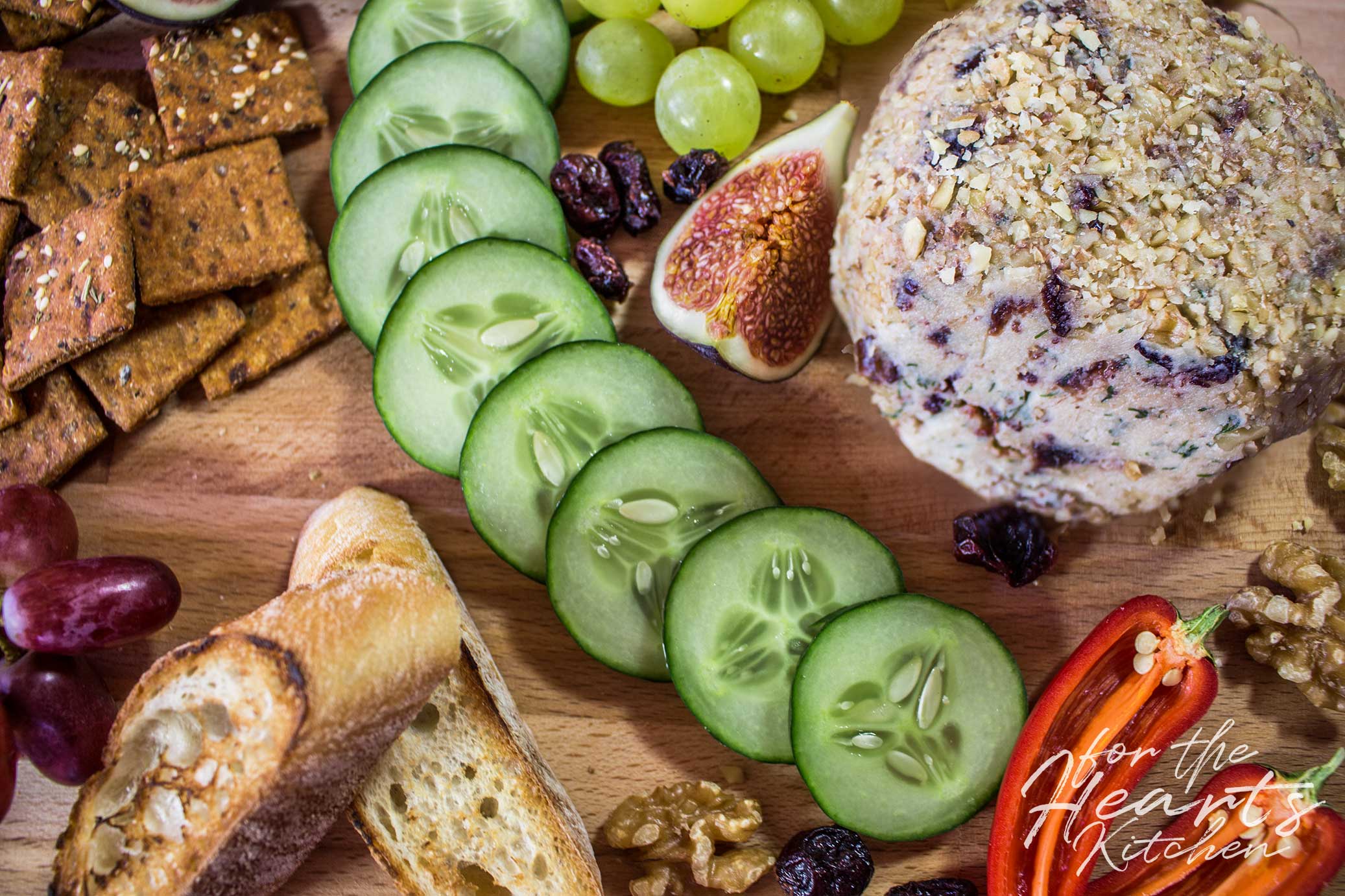 Veganer Cranberry Dill Cheese Ball im Walnussmantel – Die kräftig ...