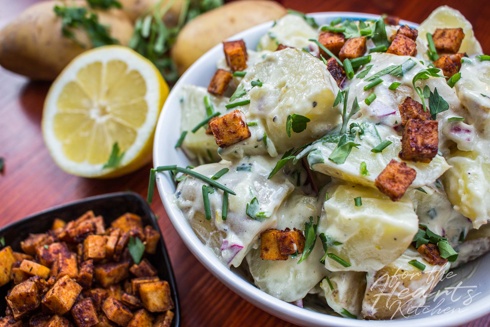 Sommerlicher veganer Kartoffelsalat mit Zitronen-Joghurtdressing und ...