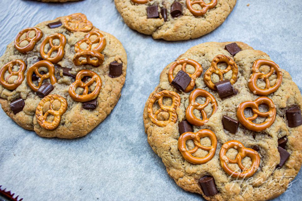Peanutbutter Chocolate Chunk Brezel Soft Cookies