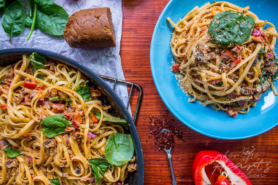 Cremige vegane Chorizo-Limetten Pasta mit frischem Blattspinat