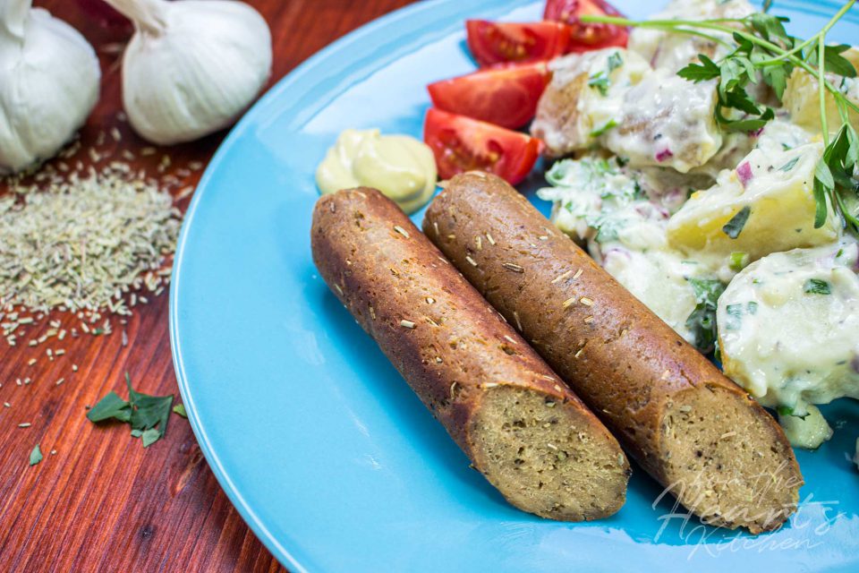 Vegane geröstete Knoblauch Rosmarin Bratwurst