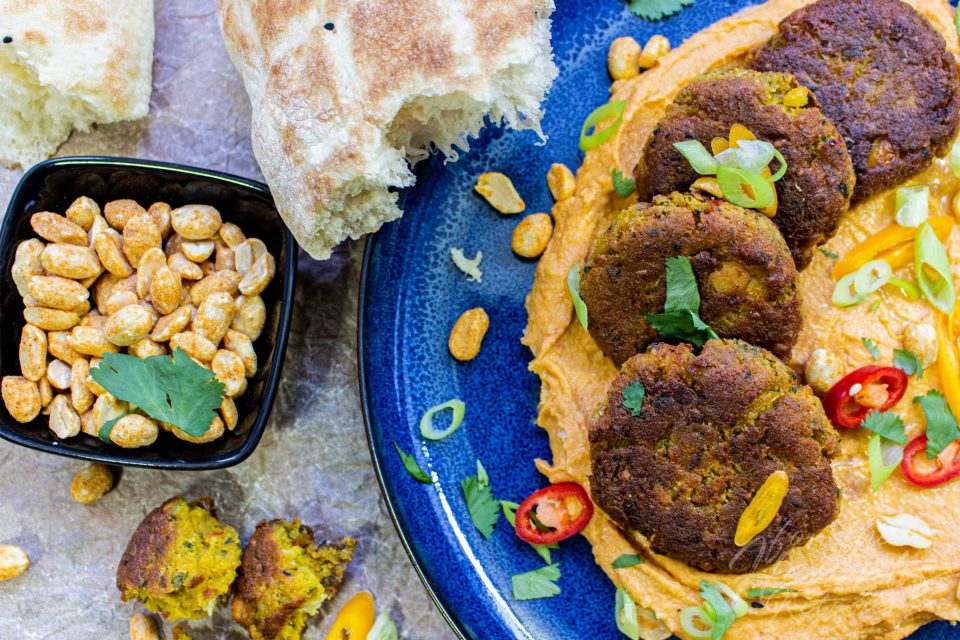 Arabische Falafel mit spicy Erdnuss Hummus